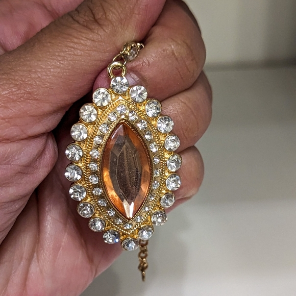 Women's Indian Pakistani Bollywood Style Maang Tikka Headpiece - Gold/Pink - Picture 4 of 5